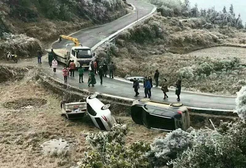 湖南武岡車禍?zhǔn)录疃葓?bào)道與分析