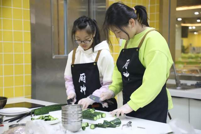 在线学厨艺，烹饪爱好者的新时代选择之路